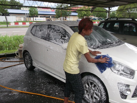 世界の車装から vol.22|CARWASH お店紹介　IRAMANIS地区のCARWASH
