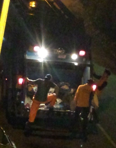 世界の車装から vol.47|コタキナバルのごみ収集車－サッと集め楽しそうに帰っていく