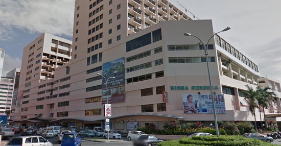 世界の車装から vol.72|コタキナバルのパーキング、時間前なのに閉まる!!